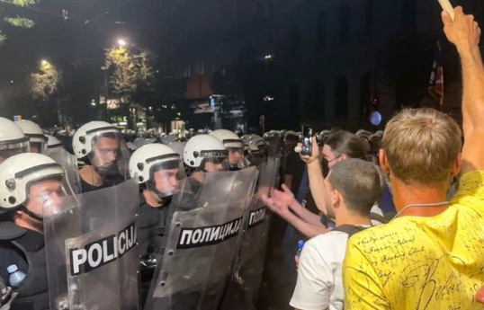 В Белграде произошли столкновения протестующих с полицией